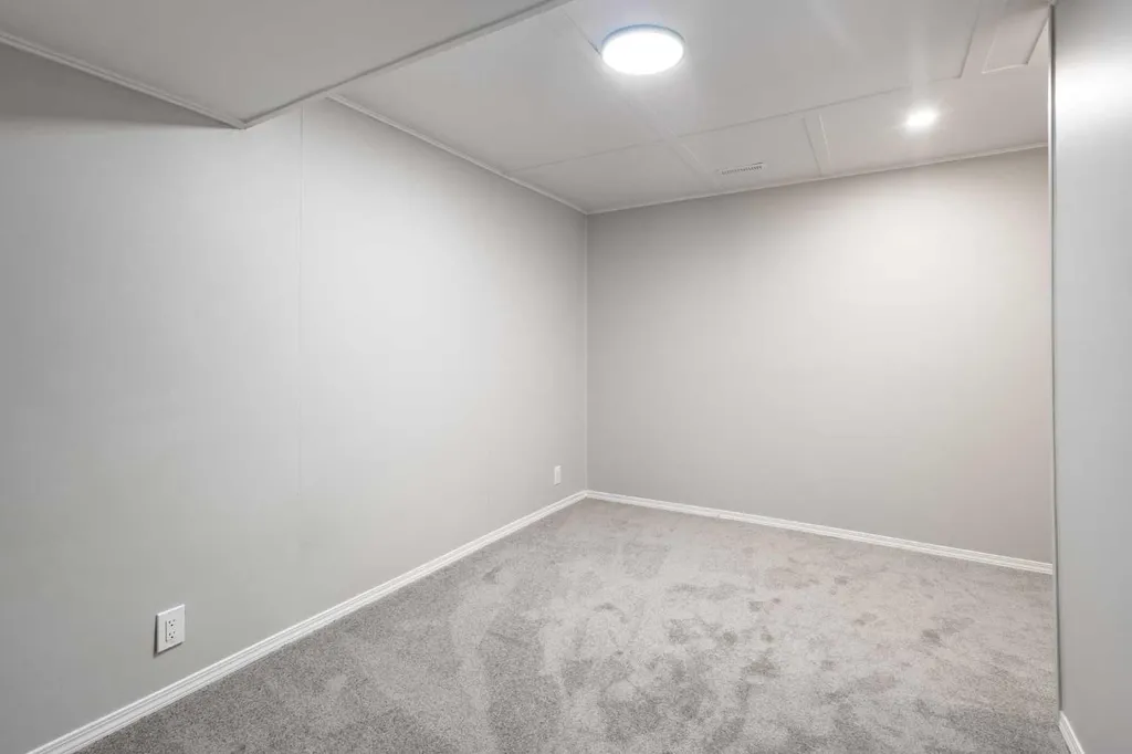 7845 22 Street SE Calgary AB T2C 1Y8