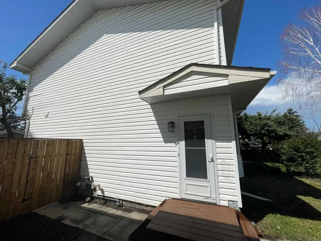 7845 22 Street SE Calgary AB T2C 1Y8