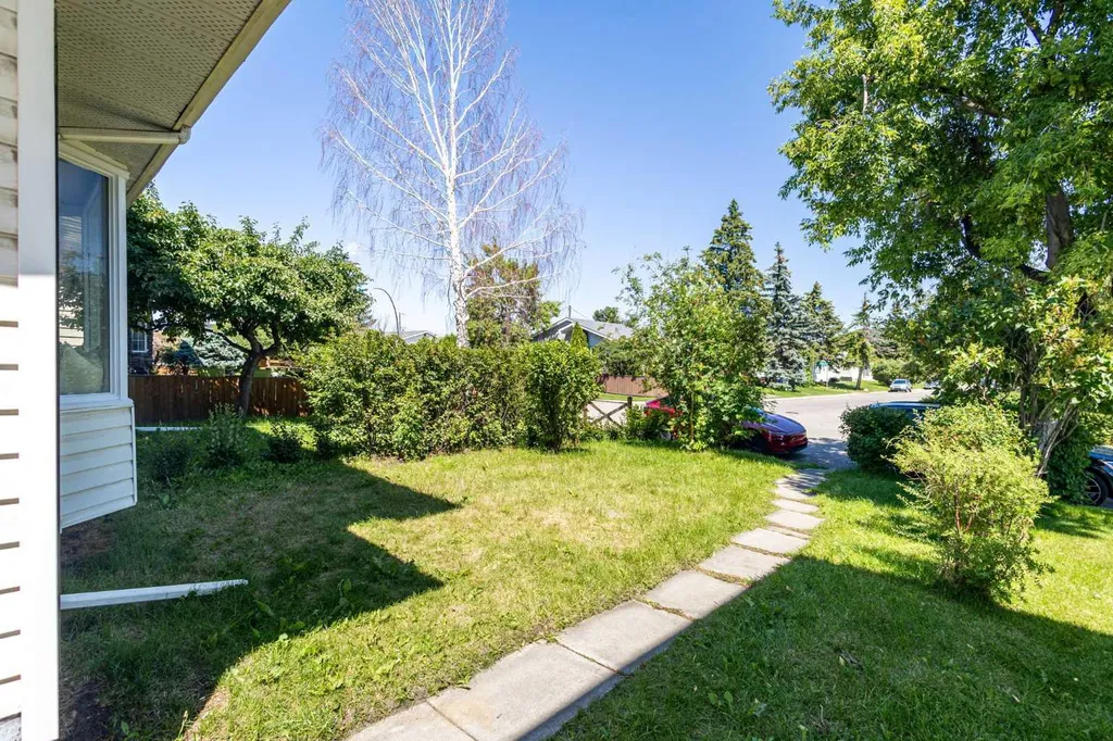 7845 22 Street SE Calgary AB T2C 1Y8