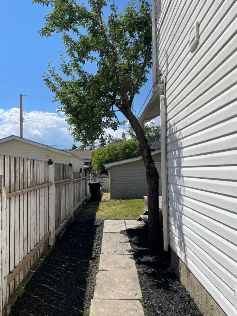 7845 22 Street SE Calgary AB T2C 1Y8