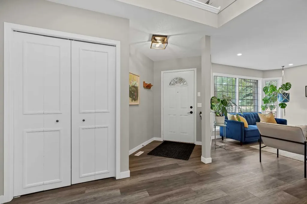 540 Shawinigan Drive SW Calgary AB T2Y 2G1