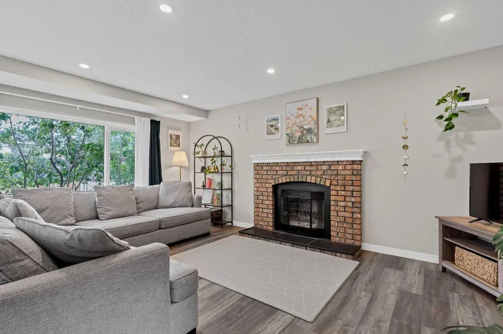 540 Shawinigan Drive SW Calgary AB T2Y 2G1