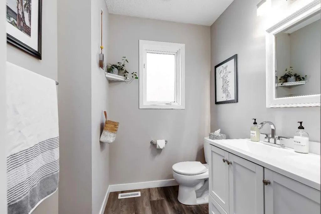 540 Shawinigan Drive SW Calgary AB T2Y 2G1