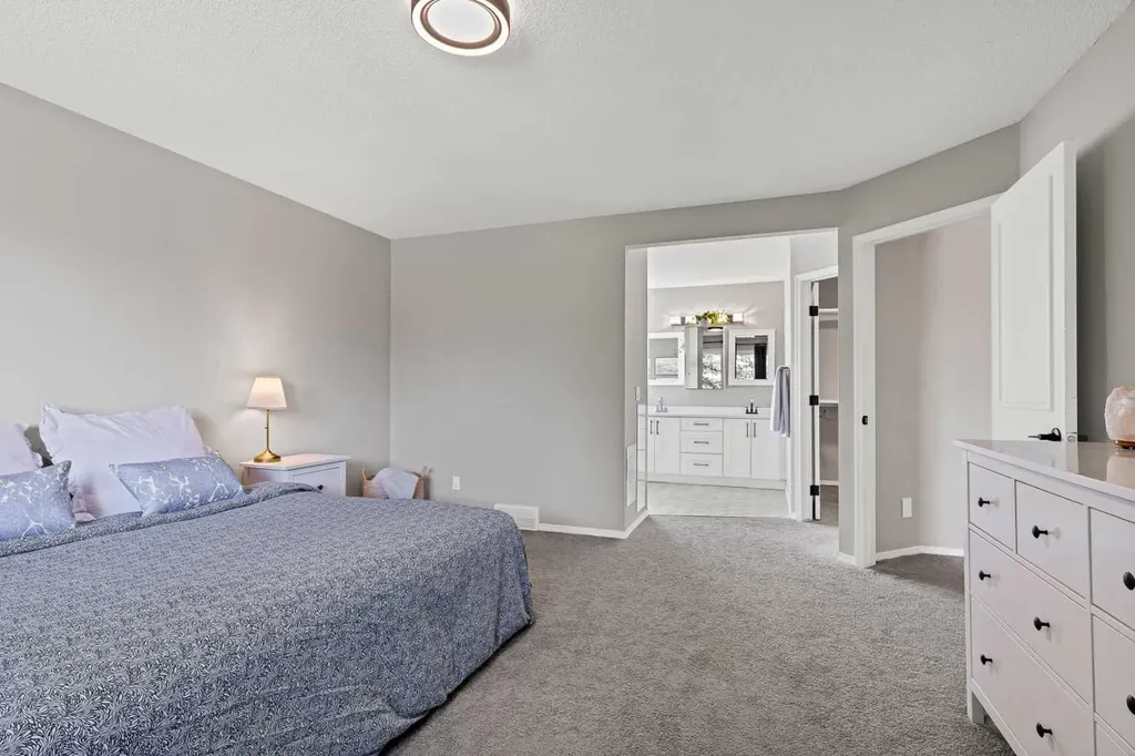 540 Shawinigan Drive SW Calgary AB T2Y 2G1