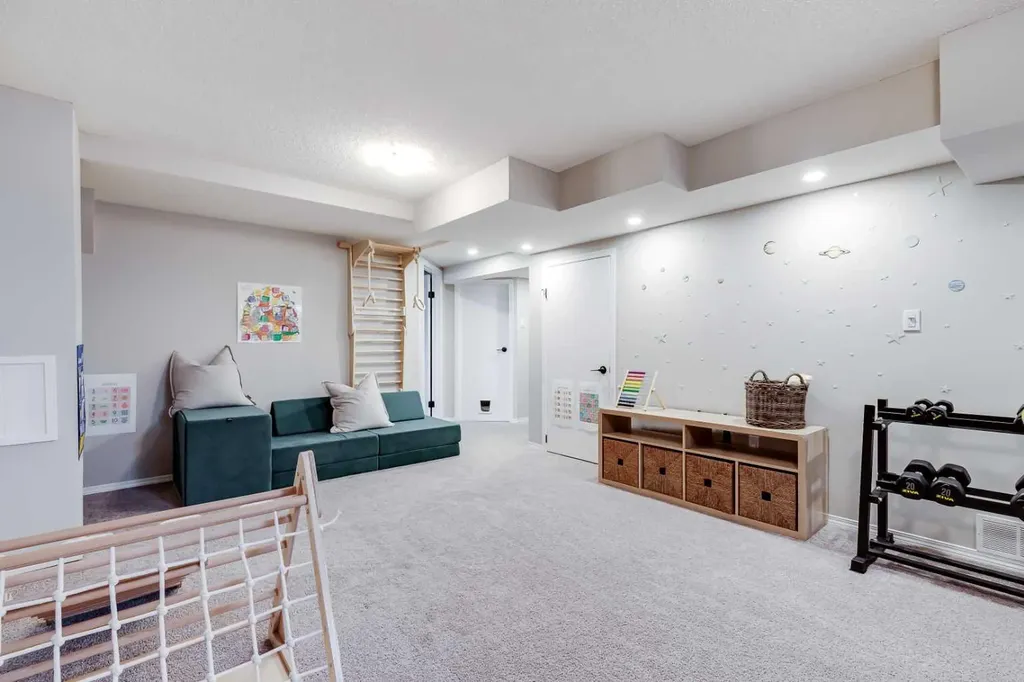 540 Shawinigan Drive SW Calgary AB T2Y 2G1
