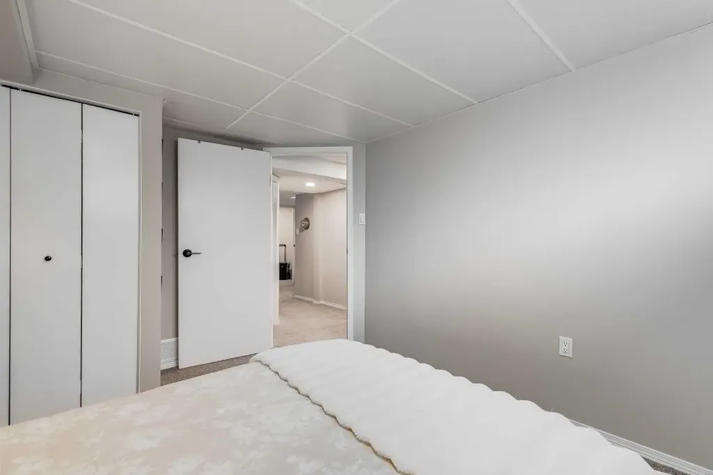 540 Shawinigan Drive SW Calgary AB T2Y 2G1