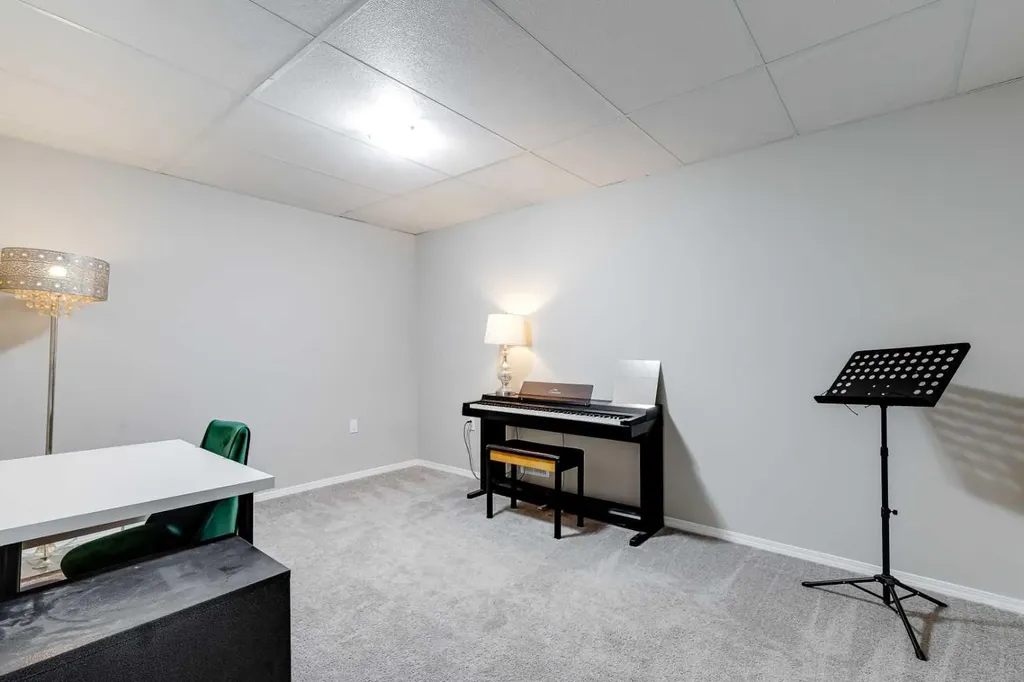 540 Shawinigan Drive SW Calgary AB T2Y 2G1