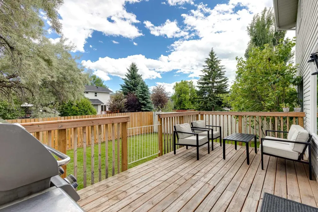 540 Shawinigan Drive SW Calgary AB T2Y 2G1