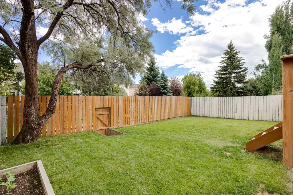 540 Shawinigan Drive SW Calgary AB T2Y 2G1