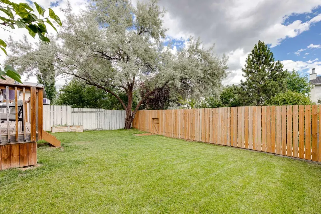 540 Shawinigan Drive SW Calgary AB T2Y 2G1
