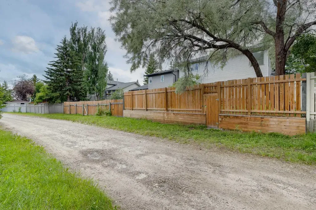 540 Shawinigan Drive SW Calgary AB T2Y 2G1