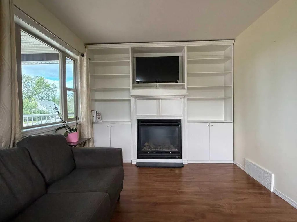 906 3 Avenue Beaverlodge AB T0H0C0