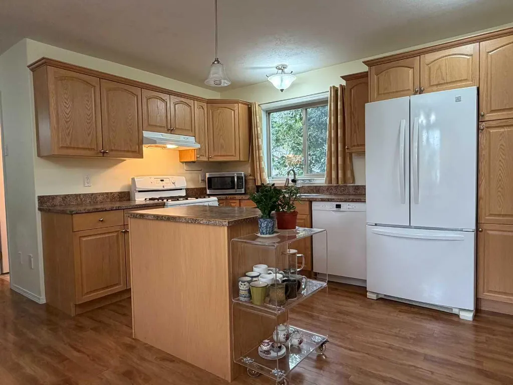 906 3 Avenue Beaverlodge AB T0H0C0
