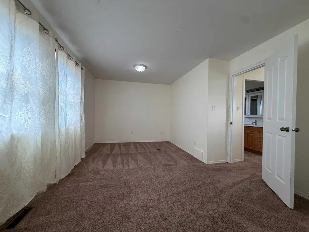906 3 Avenue Beaverlodge AB T0H0C0