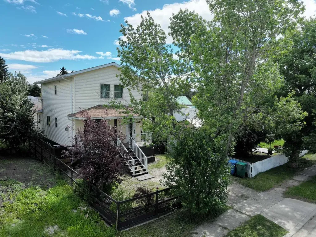906 3 Avenue Beaverlodge AB T0H0C0