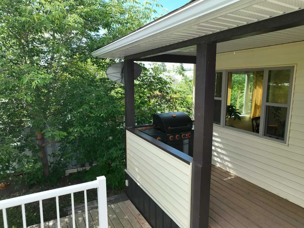 906 3 Avenue Beaverlodge AB T0H0C0
