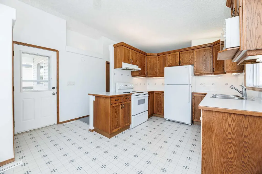 13 Duval Crescent Red Deer AB T4R 2Y7