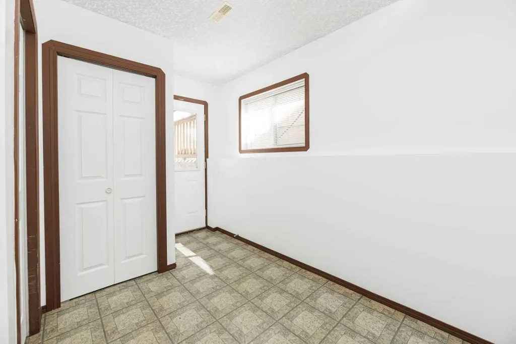 13 Duval Crescent Red Deer AB T4R 2Y7