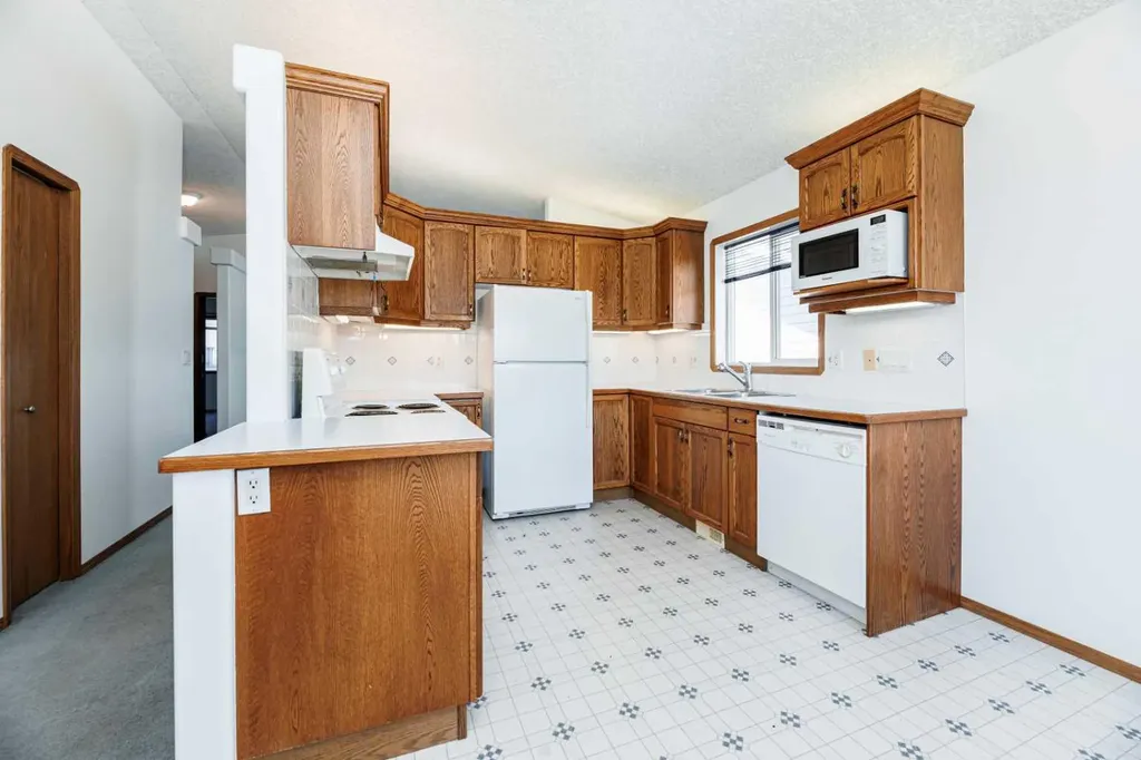 13 Duval Crescent Red Deer AB T4R 2Y7