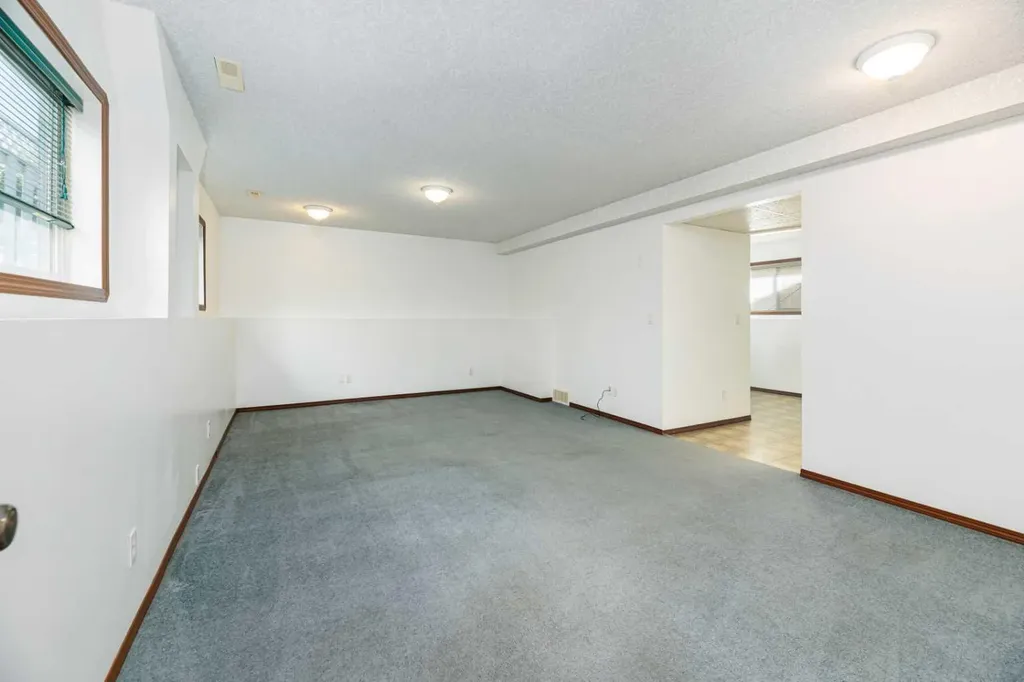 13 Duval Crescent Red Deer AB T4R 2Y7