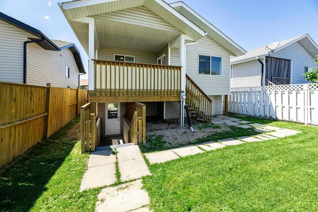13 Duval Crescent Red Deer AB T4R 2Y7