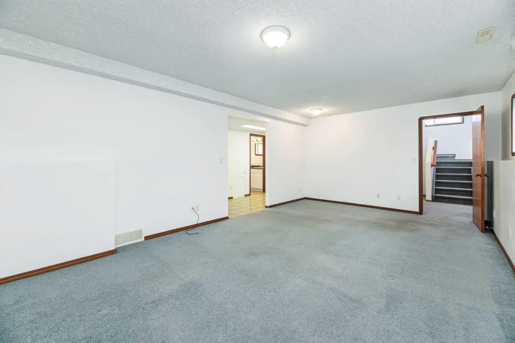 13 Duval Crescent Red Deer AB T4R 2Y7