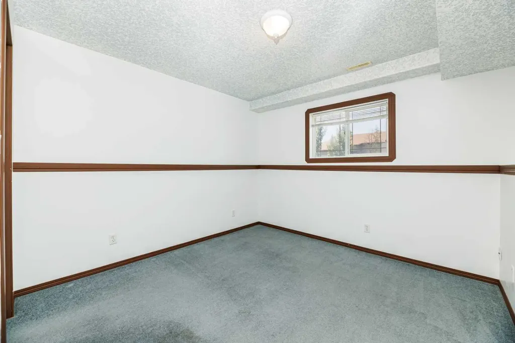 13 Duval Crescent Red Deer AB T4R 2Y7