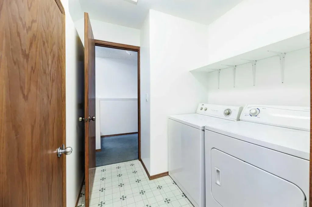 13 Duval Crescent Red Deer AB T4R 2Y7
