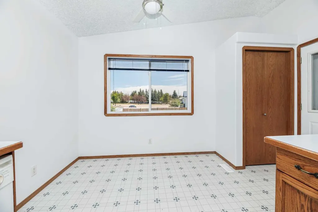 13 Duval Crescent Red Deer AB T4R 2Y7