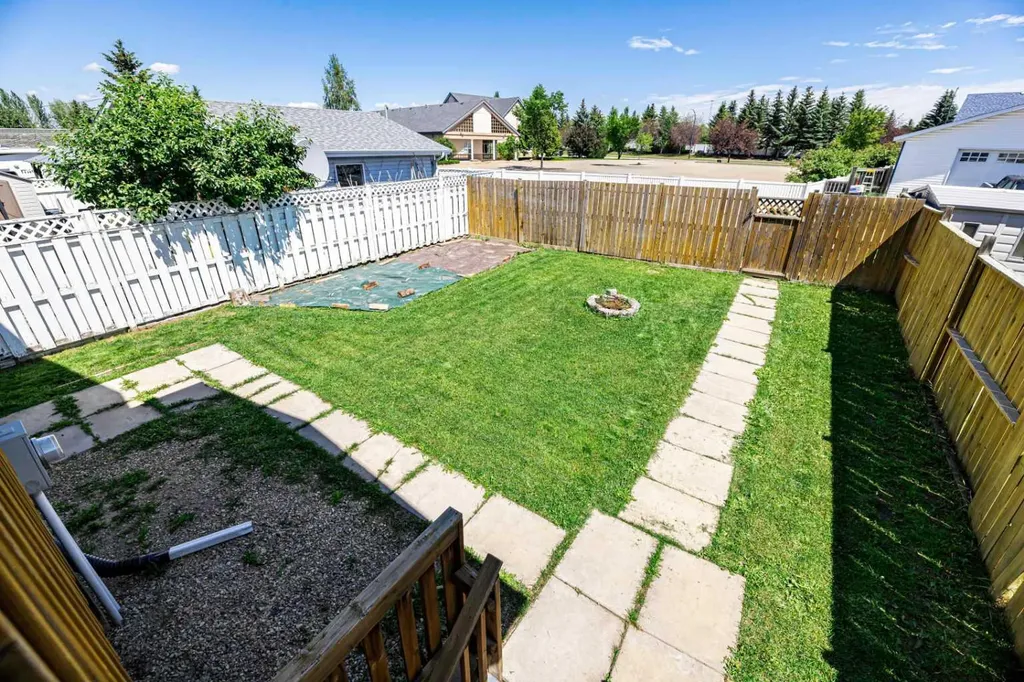 13 Duval Crescent Red Deer AB T4R 2Y7