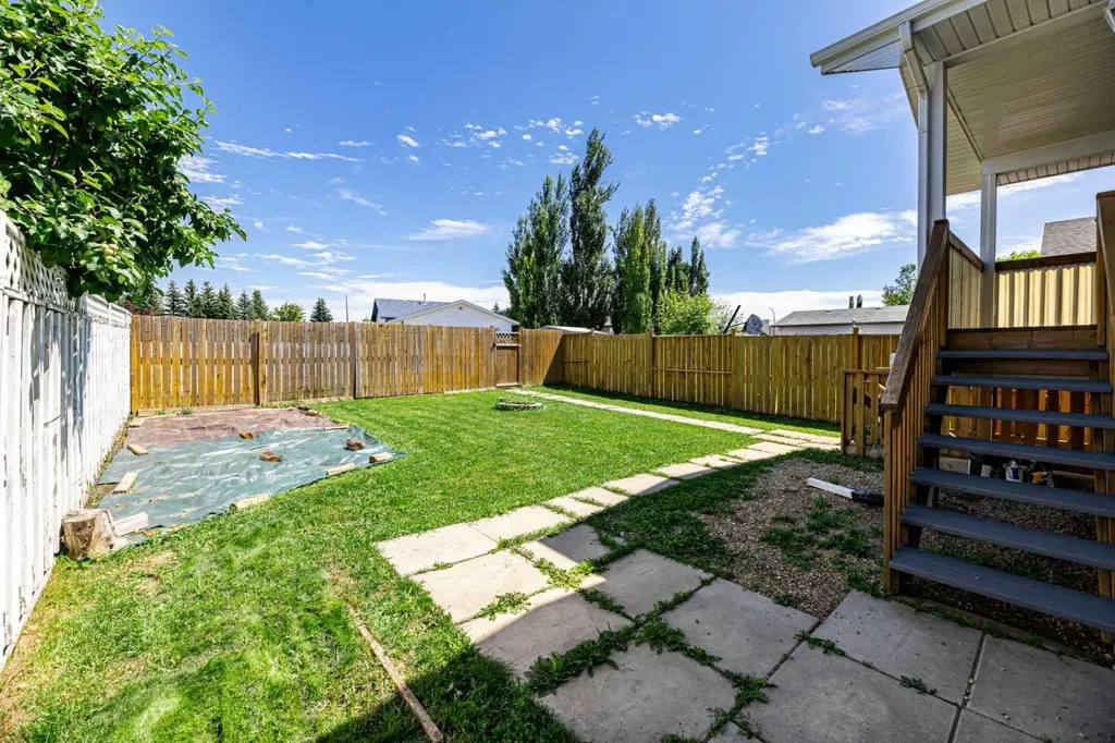 13 Duval Crescent Red Deer AB T4R 2Y7