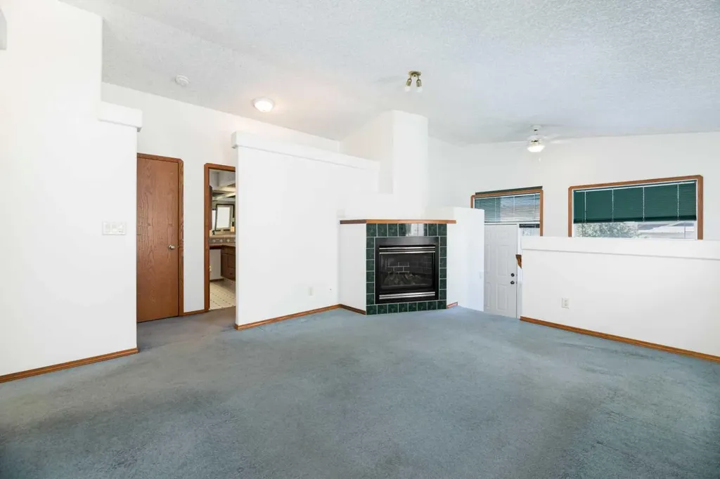 13 Duval Crescent Red Deer AB T4R 2Y7