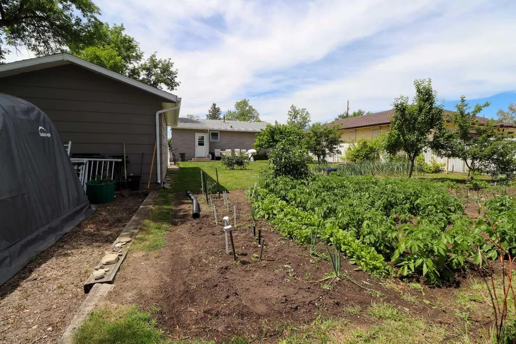186 8 Street W Cardston AB T0K 0K0