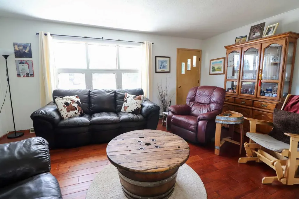 186 8 Street W Cardston AB T0K 0K0