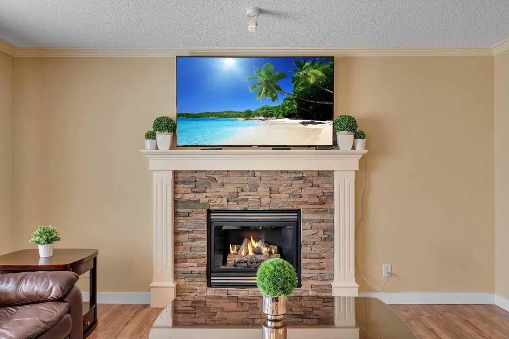 105 West Creek Pond Chestermere AB T1X 1H4