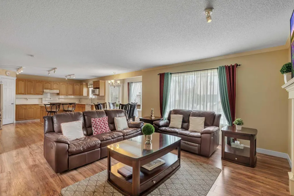 105 West Creek Pond Chestermere AB T1X 1H4