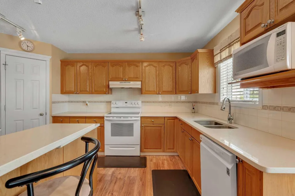 105 West Creek Pond Chestermere AB T1X 1H4