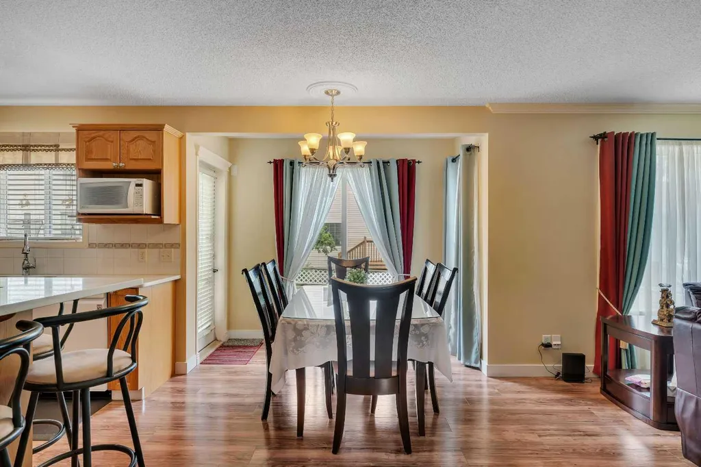 105 West Creek Pond Chestermere AB T1X 1H4