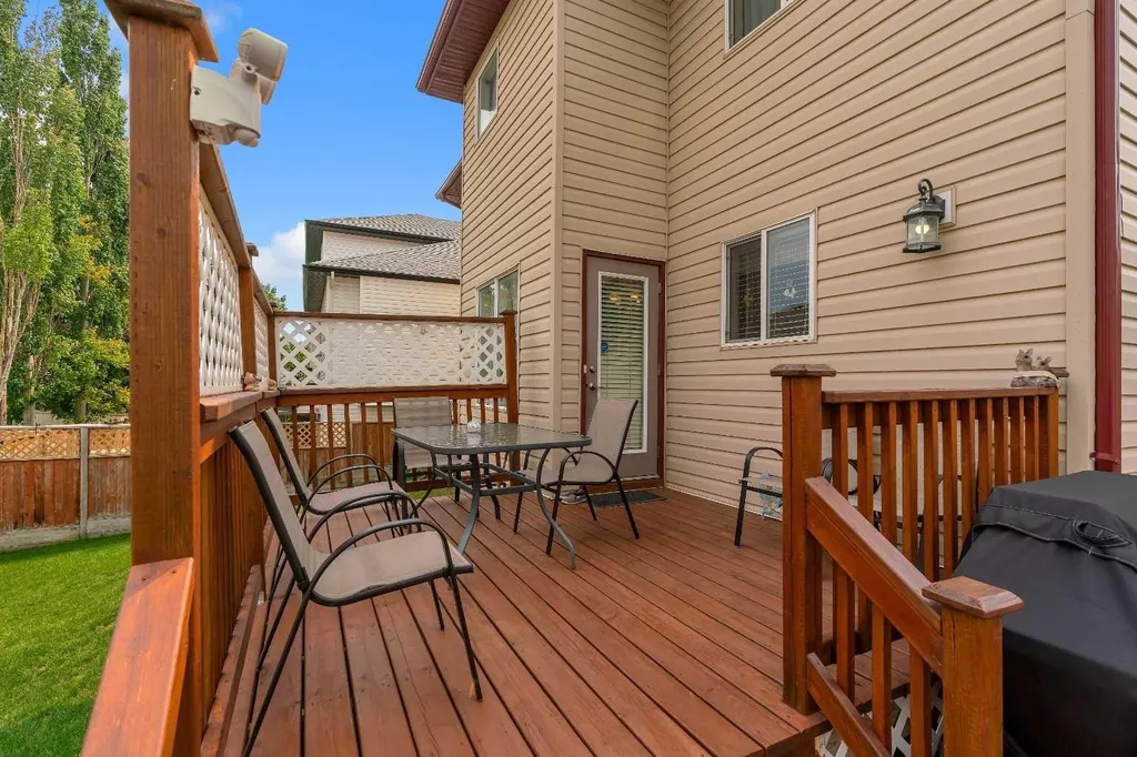 105 West Creek Pond Chestermere AB T1X 1H4
