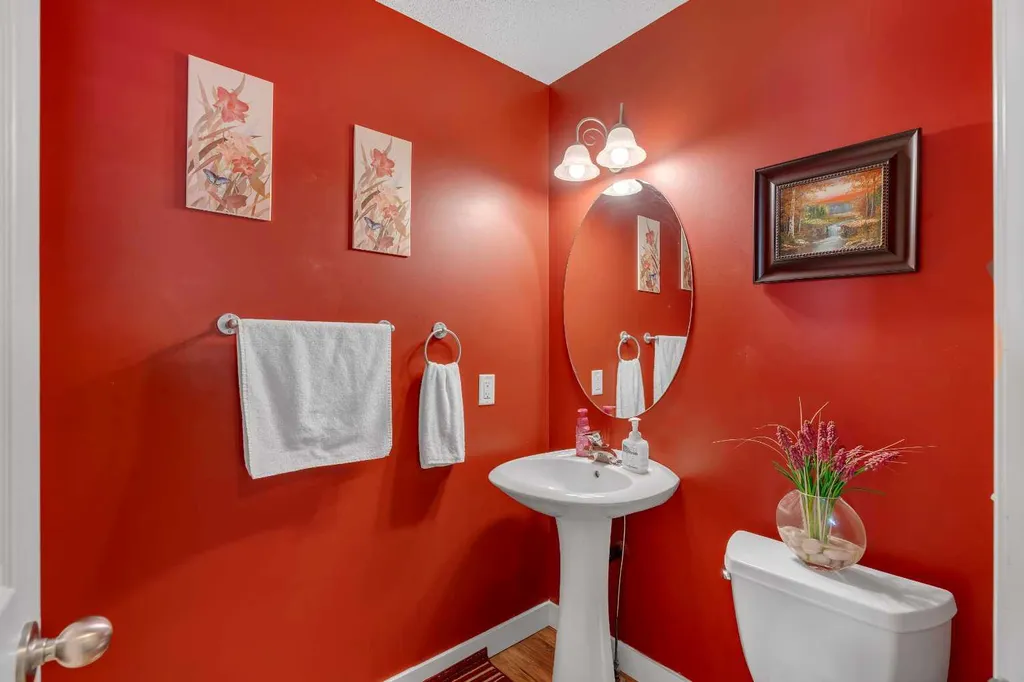 105 West Creek Pond Chestermere AB T1X 1H4