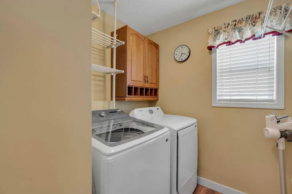 105 West Creek Pond Chestermere AB T1X 1H4