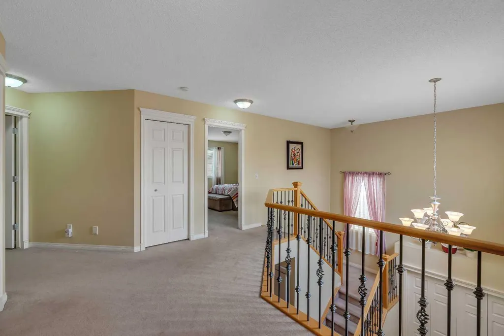 105 West Creek Pond Chestermere AB T1X 1H4