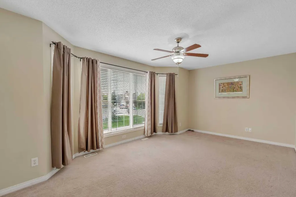 105 West Creek Pond Chestermere AB T1X 1H4