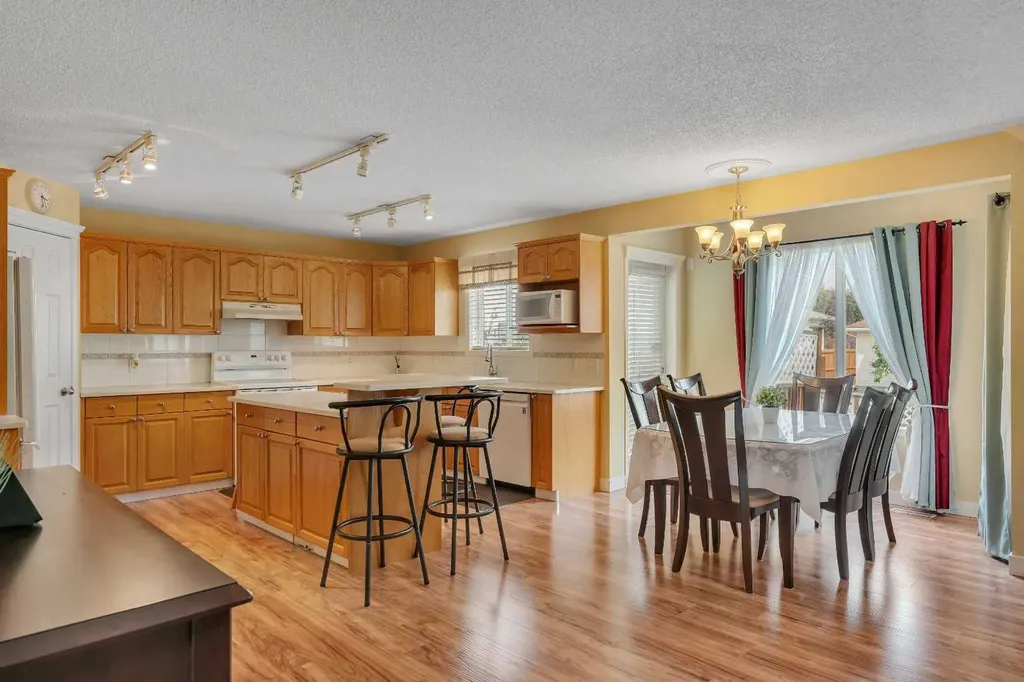 105 West Creek Pond Chestermere AB T1X 1H4