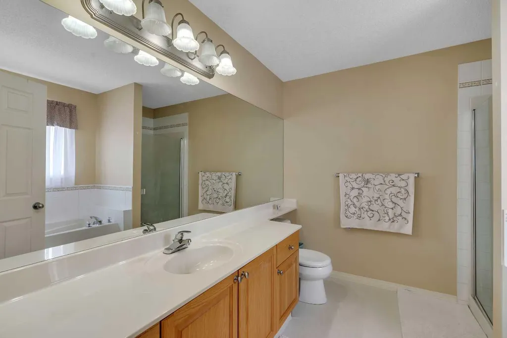 105 West Creek Pond Chestermere AB T1X 1H4