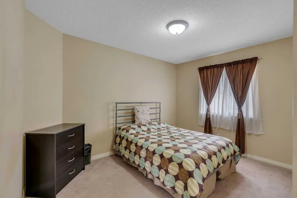 105 West Creek Pond Chestermere AB T1X 1H4