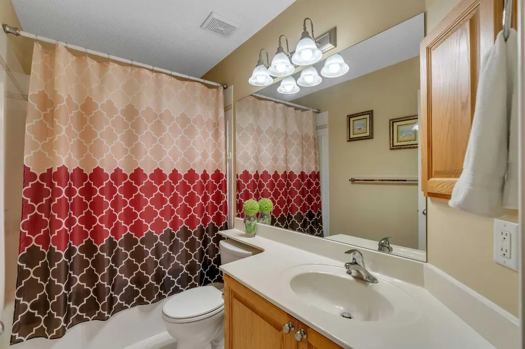 105 West Creek Pond Chestermere AB T1X 1H4