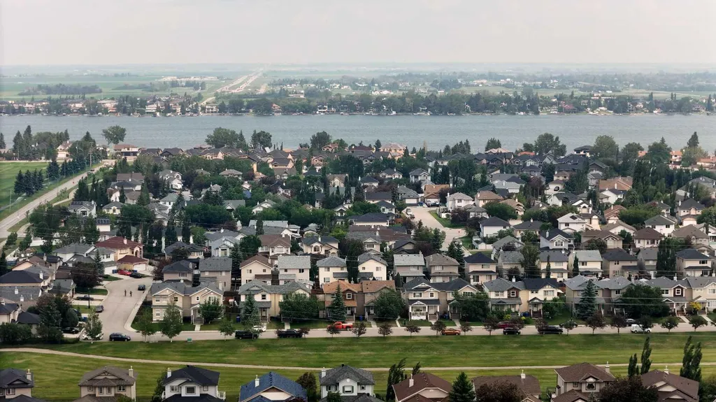 105 West Creek Pond Chestermere AB T1X 1H4