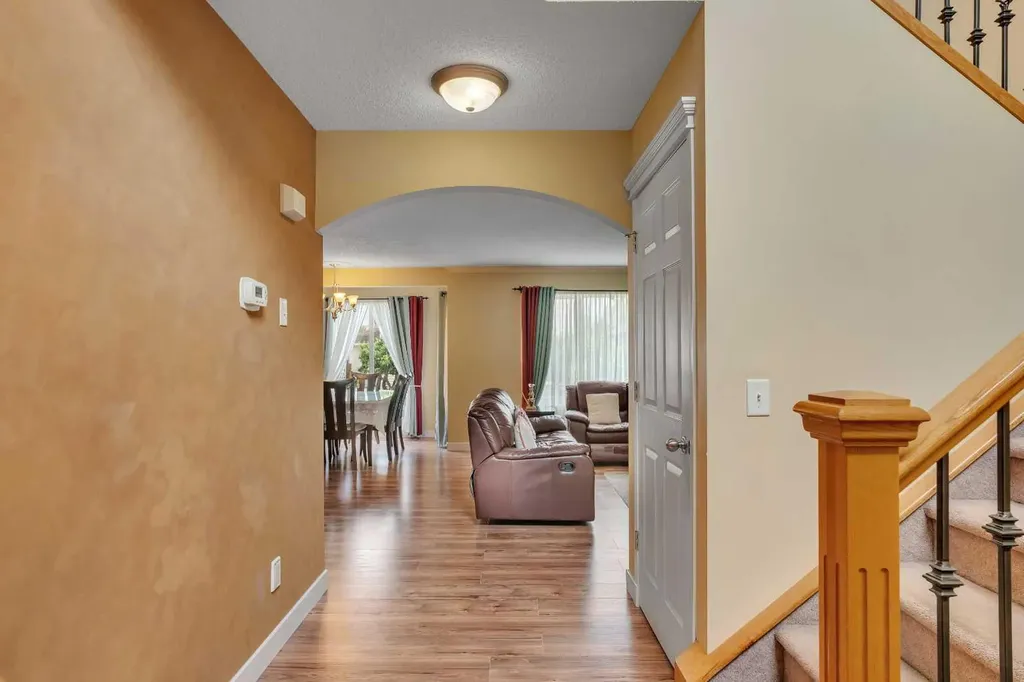 105 West Creek Pond Chestermere AB T1X 1H4