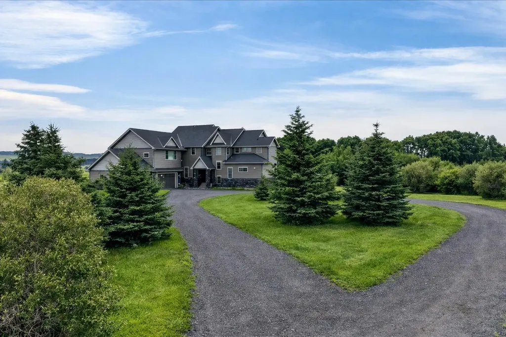 240117 210 Avenue W Rural Foothills County AB T0L 1W4